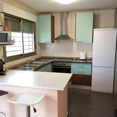 House With 3 Bedrooms In With Wonderful Mountain View Furnished Terrace And Wifi 800 M From The Beach *